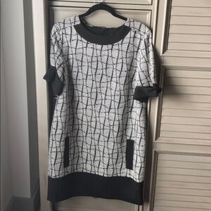Like new beautiful sz 12 BANANA dress with pockets